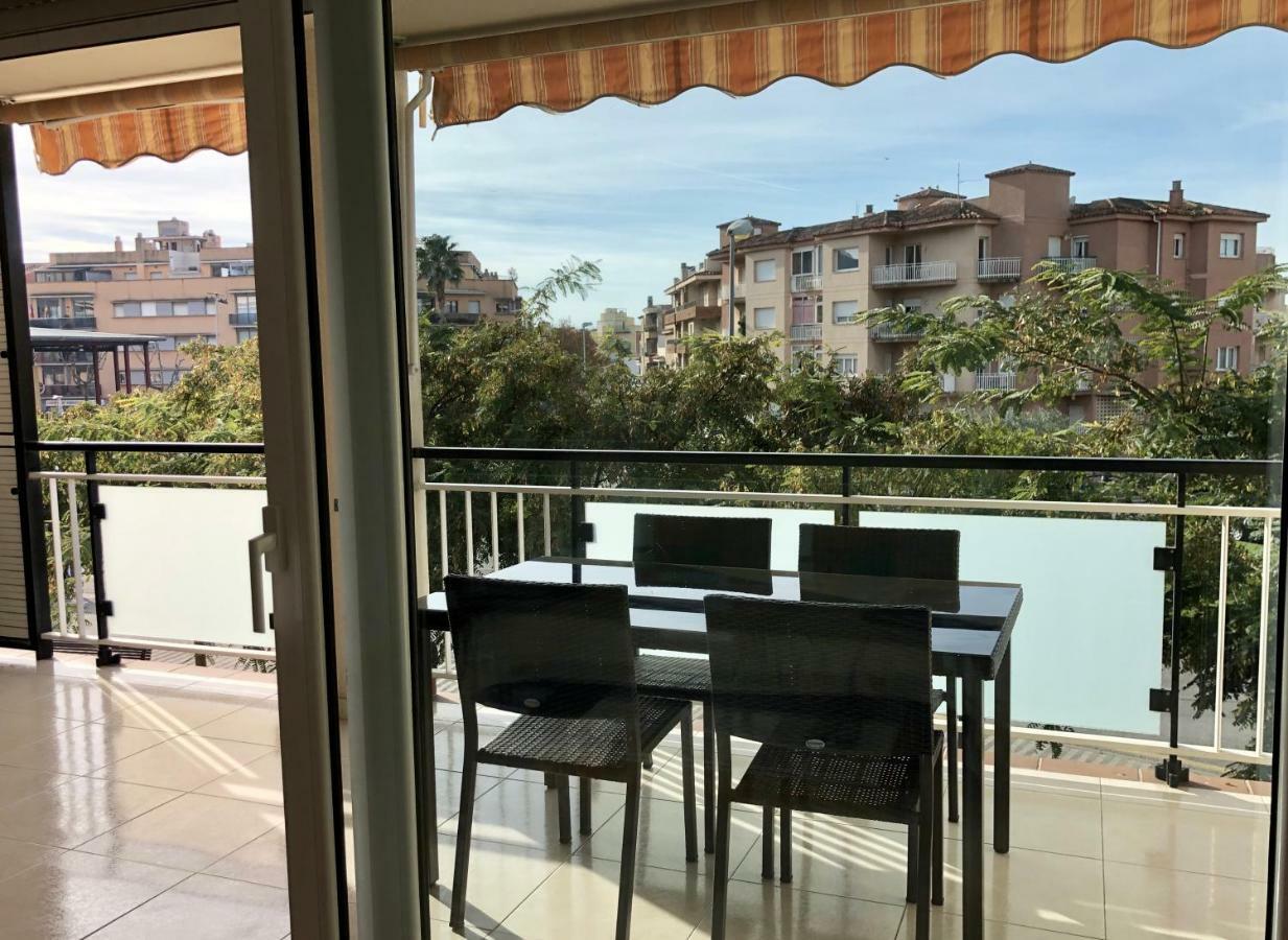 Apartamentos Benet Roses Exterior photo